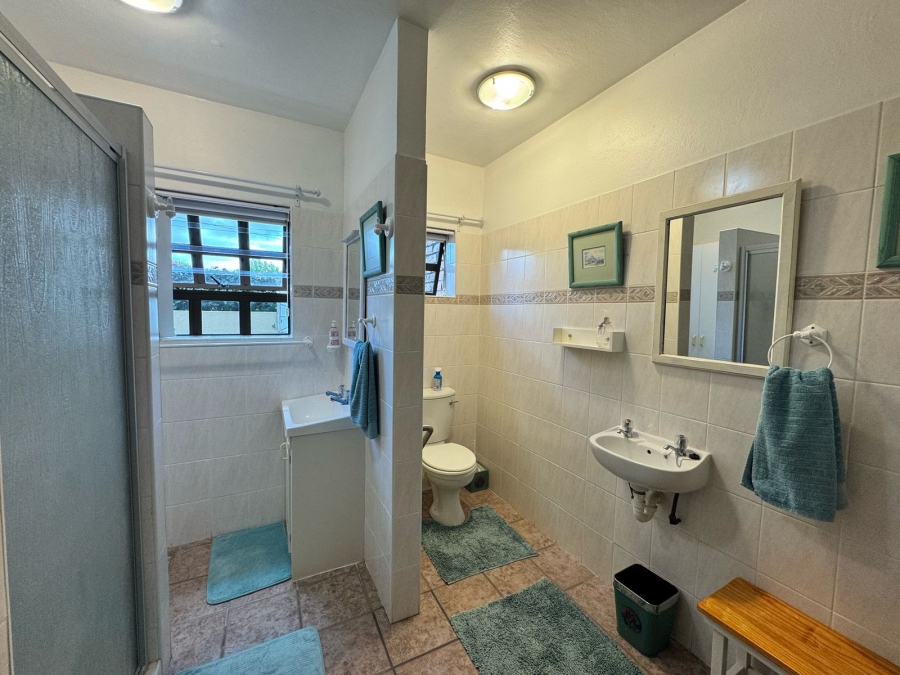 5 Bedroom Property for Sale in Stilbaai Wes Western Cape